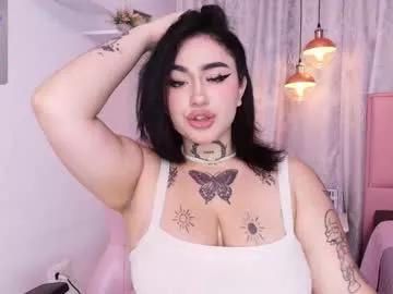 Check-out our online cams range and interact on a personal level with our sweet girls streamers, showing off their voluptuous shapes and toys.