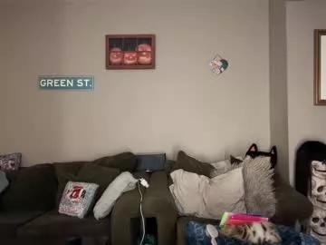 Check-out our online cams range and interact on a personal level with our sweet girls streamers, showing off their voluptuous shapes and toys.