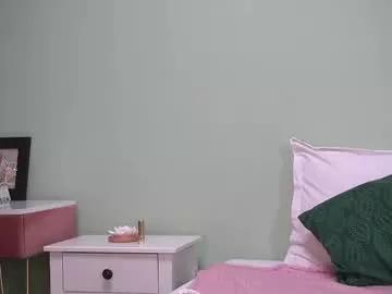 Check-out our online cams range and interact on a personal level with our sweet girls streamers, showing off their voluptuous shapes and toys.