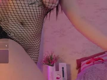 Check-out our online cams range and interact on a personal level with our sweet girls streamers, showing off their voluptuous shapes and toys.