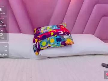 Check-out our online cams range and interact on a personal level with our sweet girls streamers, showing off their voluptuous shapes and toys.