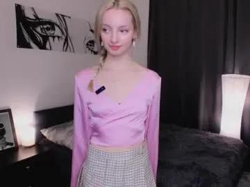 hypno_eyes_babe — Hey CB! im Kate ntmu, it's my 3 day here : air kiss #18 #new #teen #shy #young [15 tokens remaining]