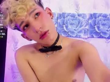Check-out our online cams range and interact on a personal level with our sweet girls streamers, showing off their voluptuous shapes and toys.