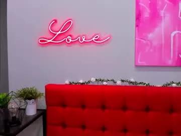 Check-out our online cams range and interact on a personal level with our sweet girls streamers, showing off their voluptuous shapes and toys.