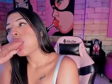 Check-out our online cams range and interact on a personal level with our sweet girls streamers, showing off their voluptuous shapes and toys.