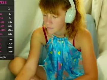 Check-out our online cams range and interact on a personal level with our sweet girls streamers, showing off their voluptuous shapes and toys.