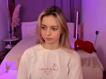 joyce_shinne —  show what's under the T-shirt    #18 #teen #smalltits #shy #new  [0 tokens remaining]