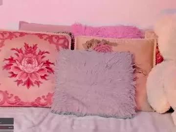 Check-out our online cams range and interact on a personal level with our sweet girls streamers, showing off their voluptuous shapes and toys.