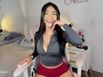 Check-out our online cams range and interact on a personal level with our sweet girls streamers, showing off their voluptuous shapes and toys.
