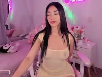 Check-out our online cams range and interact on a personal level with our sweet girls streamers, showing off their voluptuous shapes and toys.