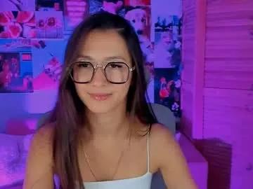 Check-out our online cams range and interact on a personal level with our sweet girls streamers, showing off their voluptuous shapes and toys.