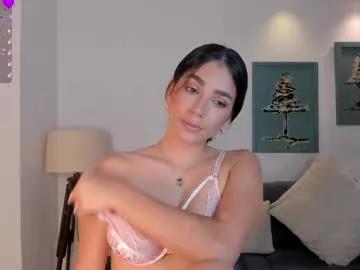 Check-out our online cams range and interact on a personal level with our sweet girls streamers, showing off their voluptuous shapes and toys.