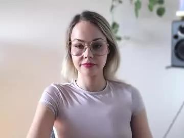 Check-out our online cams range and interact on a personal level with our sweet girls streamers, showing off their voluptuous shapes and toys.
