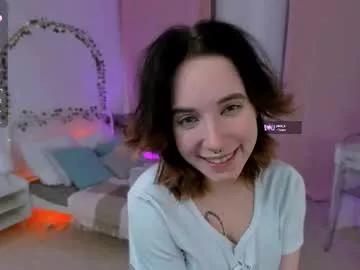 Check-out our online cams range and interact on a personal level with our sweet girls streamers, showing off their voluptuous shapes and toys.