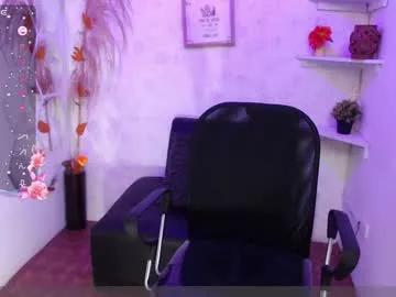 Check-out our online cams range and interact on a personal level with our sweet girls streamers, showing off their voluptuous shapes and toys.