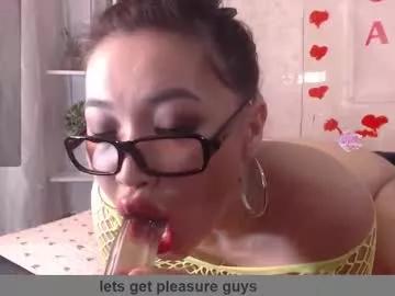 Check-out our online cams range and interact on a personal level with our sweet girls streamers, showing off their voluptuous shapes and toys.
