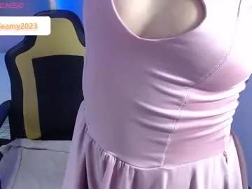Check-out our online cams range and interact on a personal level with our sweet girls streamers, showing off their voluptuous shapes and toys.