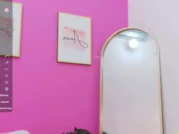 Check-out our online cams range and interact on a personal level with our sweet girls streamers, showing off their voluptuous shapes and toys.