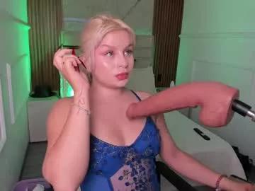 Check-out our online cams range and interact on a personal level with our sweet girls streamers, showing off their voluptuous shapes and toys.