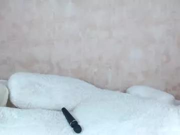 Check-out our online cams range and interact on a personal level with our sweet girls streamers, showing off their voluptuous shapes and toys.