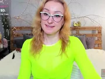 Check-out our online cams range and interact on a personal level with our sweet girls streamers, showing off their voluptuous shapes and toys.