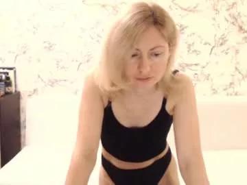 Check-out our online cams range and interact on a personal level with our sweet girls streamers, showing off their voluptuous shapes and toys.
