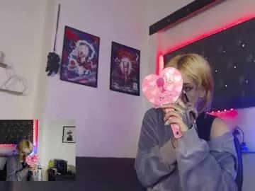 Check-out our online cams range and interact on a personal level with our sweet girls streamers, showing off their voluptuous shapes and toys.
