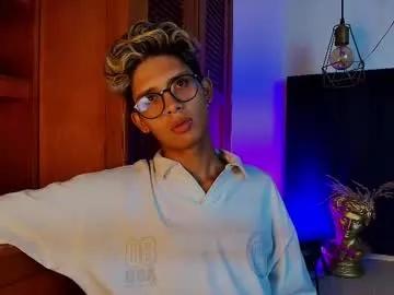 massimo_alessandro — GOAL: hi massimo  [10 tokens remaining] Welcome to my room #bigdick #bi #skinny #smoke #twink