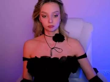 Check-out our online cams range and interact on a personal level with our sweet girls streamers, showing off their voluptuous shapes and toys.