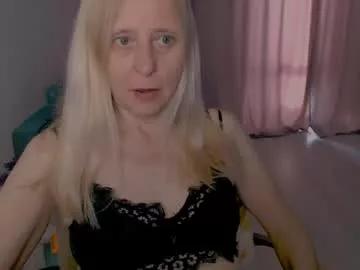 Check-out our online cams range and interact on a personal level with our sweet girls streamers, showing off their voluptuous shapes and toys.
