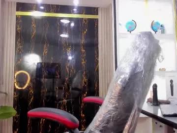 Check-out our online cams range and interact on a personal level with our sweet girls streamers, showing off their voluptuous shapes and toys.