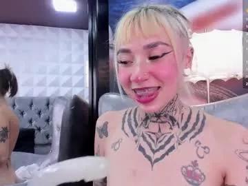Check-out our online cams range and interact on a personal level with our sweet girls streamers, showing off their voluptuous shapes and toys.