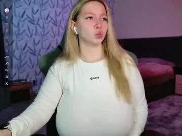 Check-out our online cams range and interact on a personal level with our sweet girls streamers, showing off their voluptuous shapes and toys.