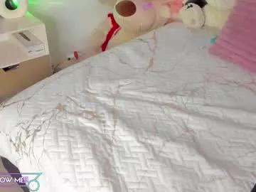 Check-out our online cams range and interact on a personal level with our sweet girls streamers, showing off their voluptuous shapes and toys.