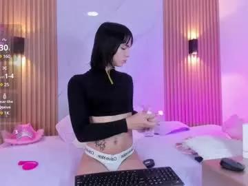 Check-out our online cams range and interact on a personal level with our sweet girls streamers, showing off their voluptuous shapes and toys.