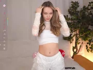 Check-out our online cams range and interact on a personal level with our sweet girls streamers, showing off their voluptuous shapes and toys.