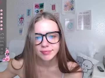 Check-out our online cams range and interact on a personal level with our sweet girls streamers, showing off their voluptuous shapes and toys.