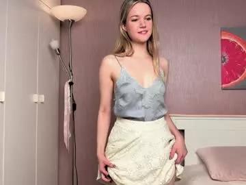 Check-out our online cams range and interact on a personal level with our sweet girls streamers, showing off their voluptuous shapes and toys.