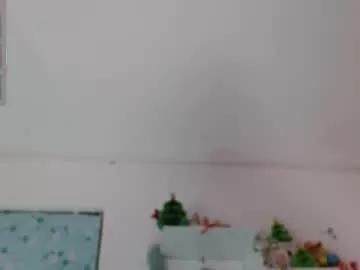 Check-out our online cams range and interact on a personal level with our sweet girls streamers, showing off their voluptuous shapes and toys.