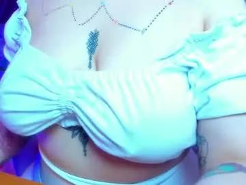 Check-out our online cams range and interact on a personal level with our sweet girls streamers, showing off their voluptuous shapes and toys.