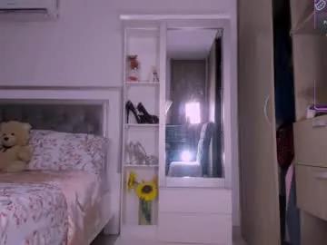 Check-out our online cams range and interact on a personal level with our sweet girls streamers, showing off their voluptuous shapes and toys.