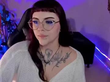 Check-out our online cams range and interact on a personal level with our sweet girls streamers, showing off their voluptuous shapes and toys.