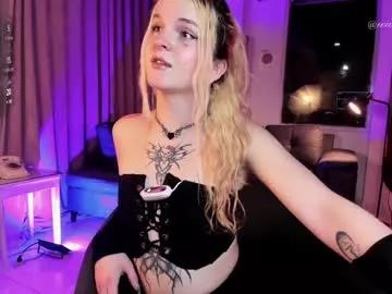 Check-out our online cams range and interact on a personal level with our sweet girls streamers, showing off their voluptuous shapes and toys.