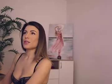 Check-out our online cams range and interact on a personal level with our sweet girls streamers, showing off their voluptuous shapes and toys.