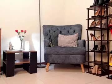 Check-out our online cams range and interact on a personal level with our sweet girls streamers, showing off their voluptuous shapes and toys.