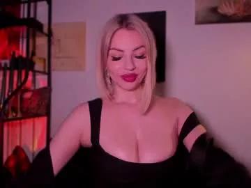 Check-out our online cams range and interact on a personal level with our sweet girls streamers, showing off their voluptuous shapes and toys.