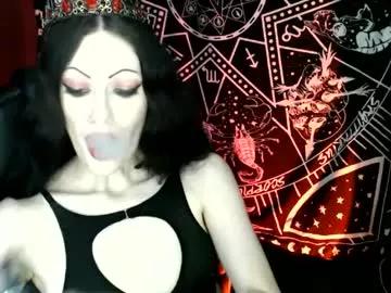Check-out our online cams range and interact on a personal level with our sweet girls streamers, showing off their voluptuous shapes and toys.