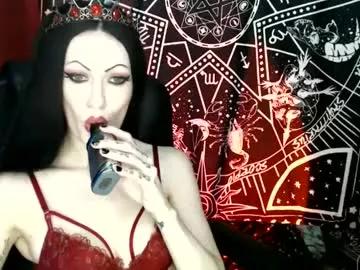 Check-out our online cams range and interact on a personal level with our sweet girls streamers, showing off their voluptuous shapes and toys.