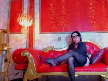 Check-out our online cams range and interact on a personal level with our sweet girls streamers, showing off their voluptuous shapes and toys.