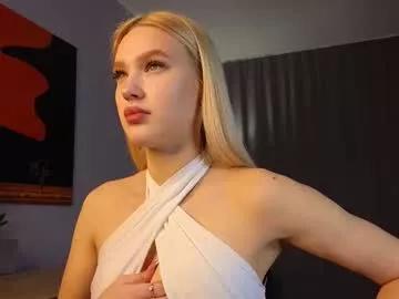 Check-out our online cams range and interact on a personal level with our sweet girls streamers, showing off their voluptuous shapes and toys.